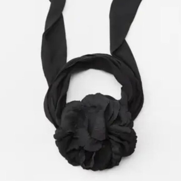 ZARA Flower Neck Bow - Picture 3 of 9